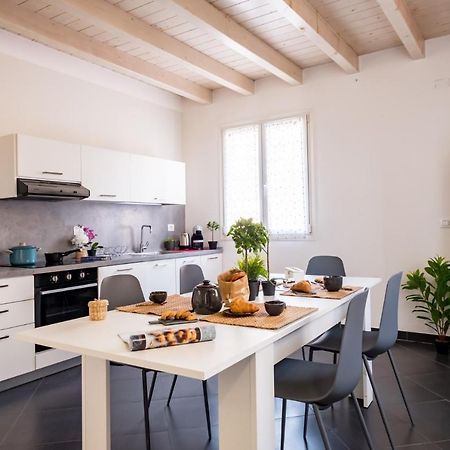 Apartamento Residenza Gelsomino Desenzano del Garda Exterior foto