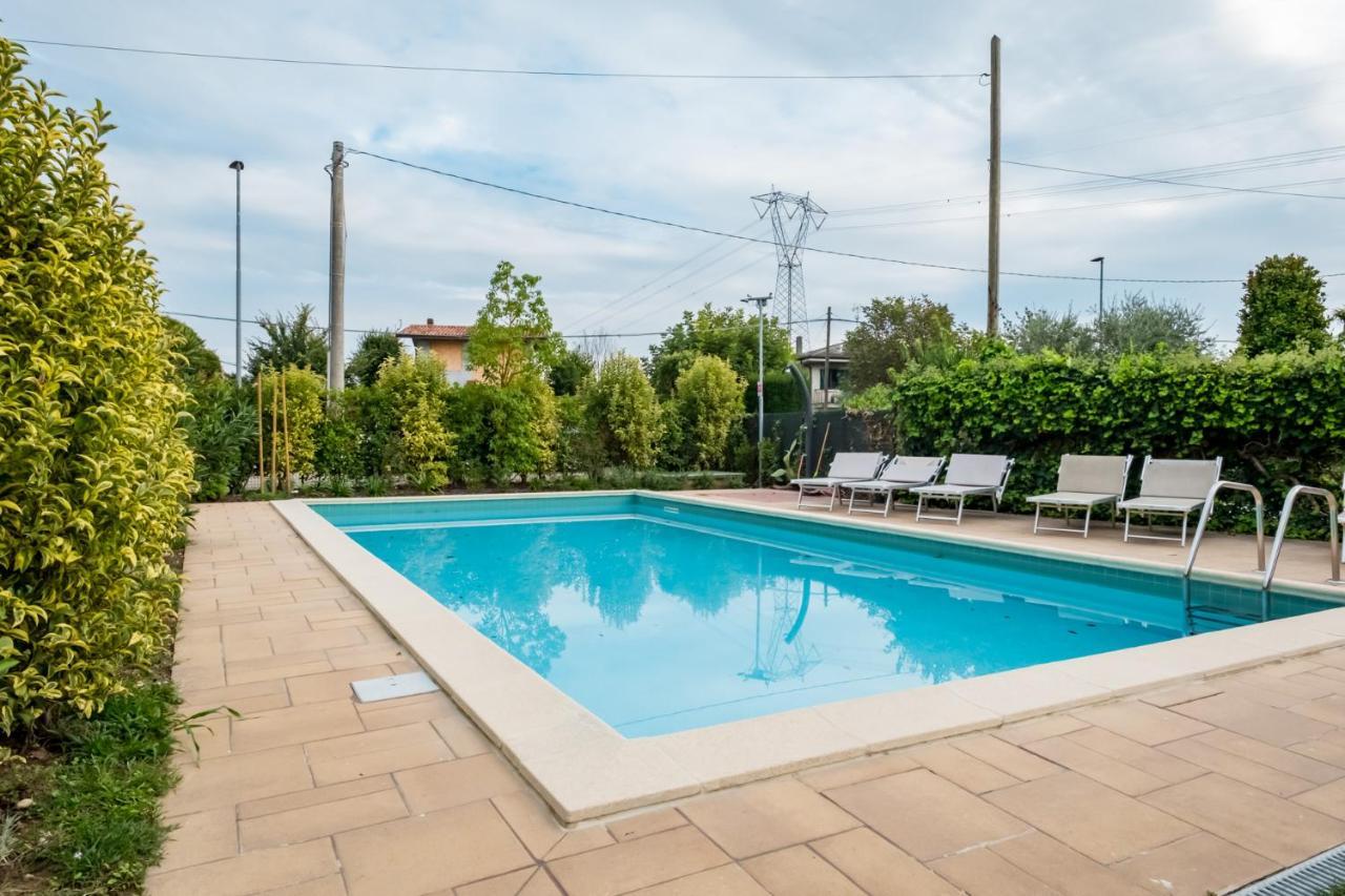 Apartamento Residenza Gelsomino Desenzano del Garda Exterior foto