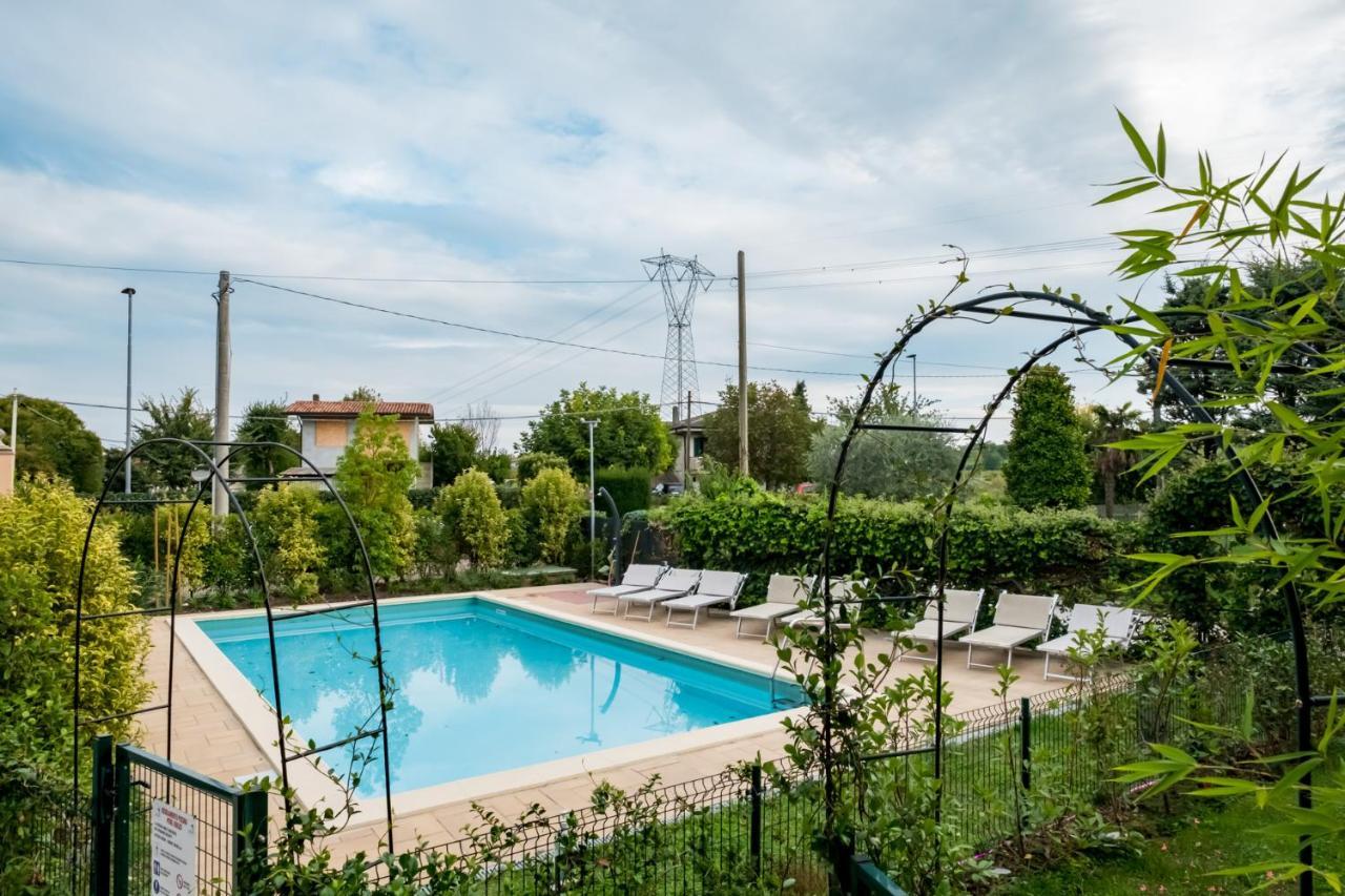 Apartamento Residenza Gelsomino Desenzano del Garda Exterior foto