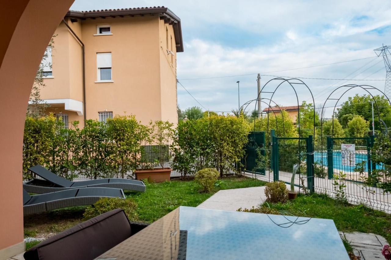 Apartamento Residenza Gelsomino Desenzano del Garda Exterior foto