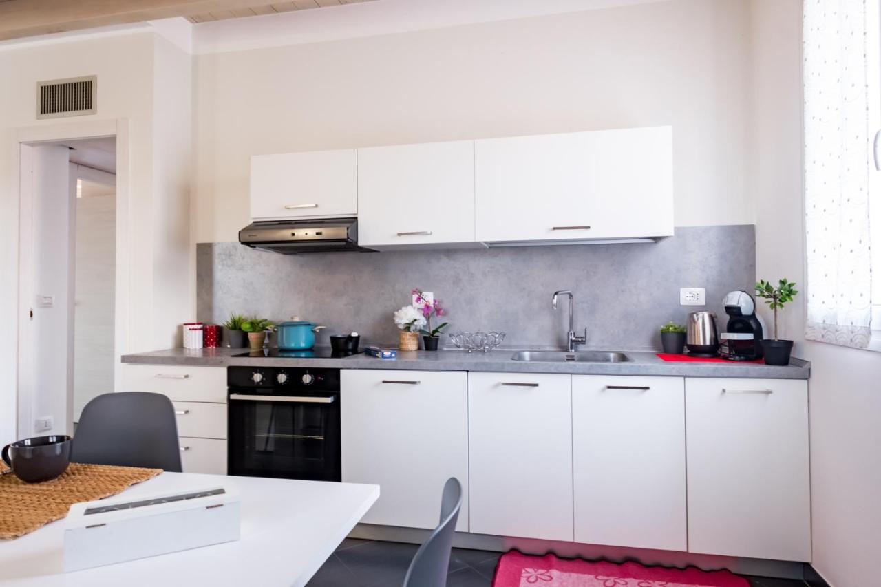 Apartamento Residenza Gelsomino Desenzano del Garda Exterior foto