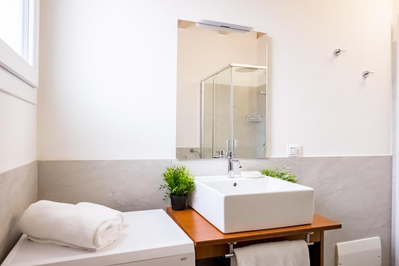 Apartamento Residenza Gelsomino Desenzano del Garda Exterior foto